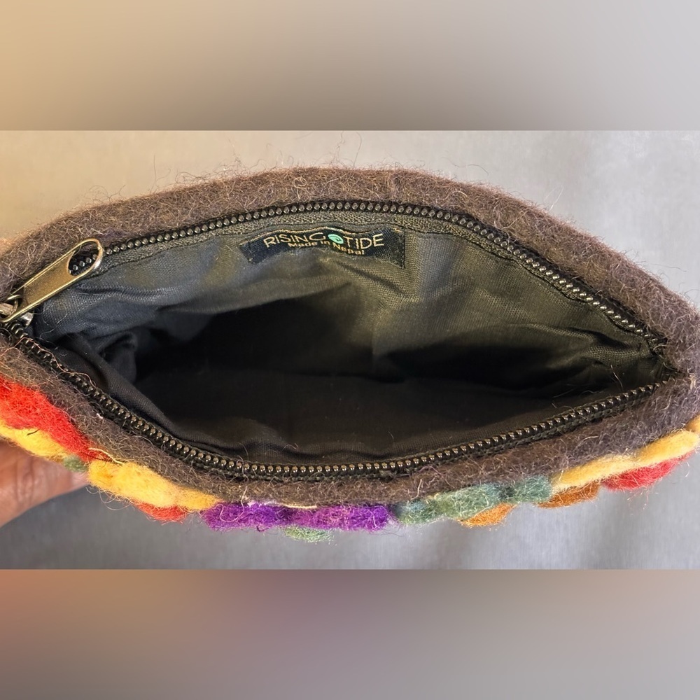 Rising Tide Felted Wool Flowers Clutch Purse Handmade 100% Sheep Wool Made Nepal - Picture 4 of 4
